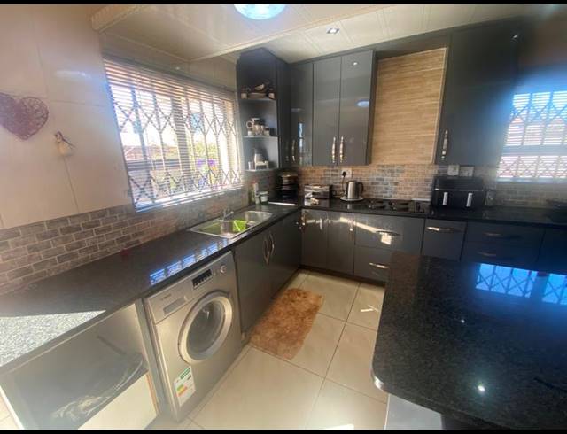 4 BEDROOM HOUSE FOR SALE IN AERORAND
